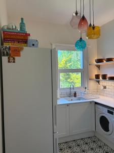 Pretty period property sleeps 4 guests with shared garden