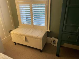 Pretty period property sleeps 4 guests with shared garden