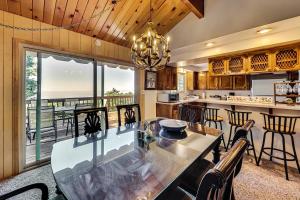 Stunning Deck Views Cozy Running Springs Cabin