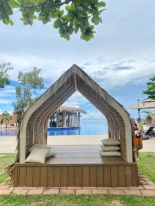 1Bedroom Condo Staycation 10-15mins at Airport