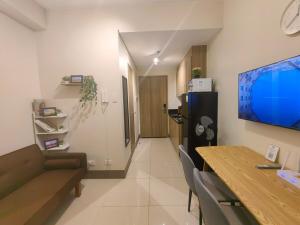 1BR Condotel with Balcony at FAME Residences #FM37-1