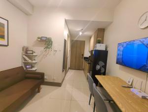 1BR Condotel with Balcony at FAME Residences #FM37-1