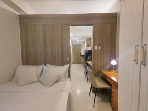 1BR Condotel with Balcony at FAME Residences #FM37-1