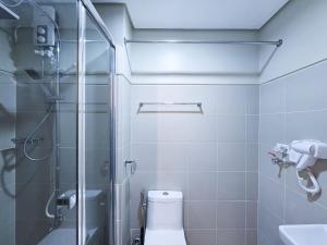 1BR Condotel with Balcony at FAME Residences #FM38-1