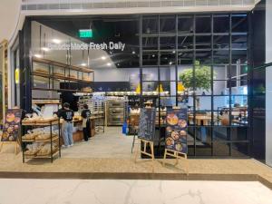 1BR Condotel with Balcony at FAME Residences #FM38-1