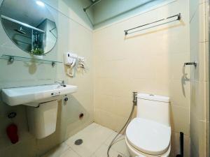 1BR Condotel with Balcony at FAME Residences #FM41-1