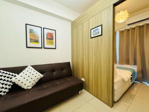 1BR Condotel with Balcony at FAME Residences #FM42-1