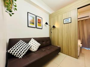 1BR Condotel with Balcony at FAME Residences #FM42-1