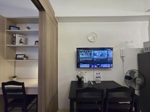 1BR Condotel with Balcony at FAME Residences #FM43-1
