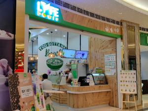 1BR Condotel with Balcony at FAME Residences #FM44-1