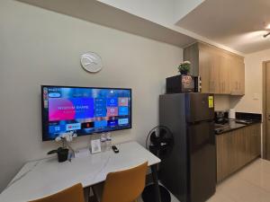 1BR Condotel with Balcony at FAME Residences #FM45-1