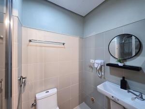 1BR Condotel with Balcony at FAME Residences #FM45-1