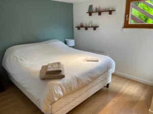 B&B / Chambres d'hotes Maison vue lac et piscine : photos des chambres