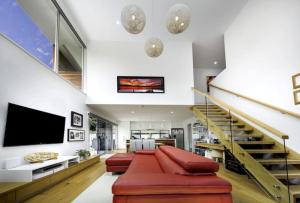 Byron Sunrise - 4 BR retreat with heated pool