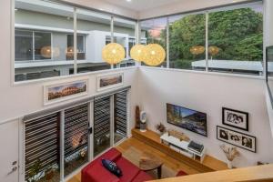 Byron Sunrise - 4 BR retreat with heated pool