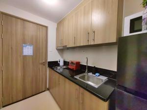 1BR Condotel with Balcony at FAME Residences #FM51-1