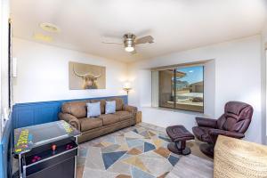 Chipin It At The Lake Pool Spa Bball