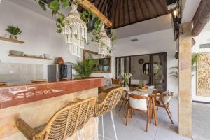 Cozy villa 2bdr in Seminyak , pool,800m beach