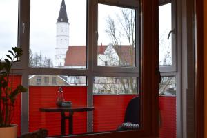 Central Apartment with Fireplace & Cathedral View