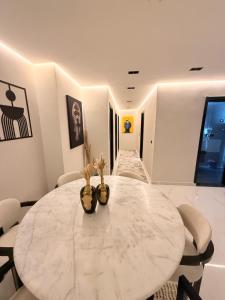 Nefertitis Modern Majesty