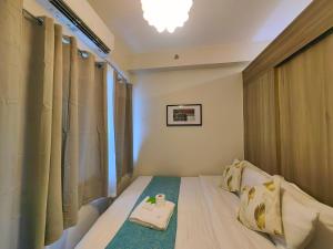 1BR Condotel with Balcony at FAME Residences #FM52-1