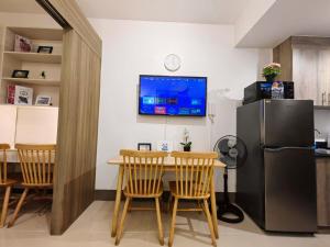 1BR Condotel with Balcony at FAME Residences #FM53-1