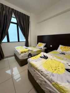 Homestay in Marina Heights with beach view