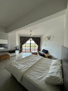 Homestay in Marina Heights with beach view