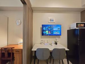 1BR Condotel with Balcony at FAME Residences #FM58-1