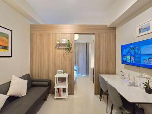 1BR Condotel with Balcony at FAME Residences #FM58-1