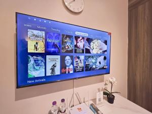 1BR Condotel with Balcony at FAME Residences #FM60-1