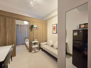 1BR Condotel with Balcony at FAME Residences #FM60-1