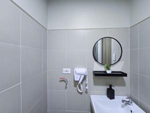 1BR Condotel with Balcony at FAME Residences #FM60-1