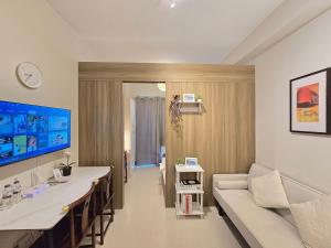 1BR Condotel with Balcony at FAME Residences #FM61-1