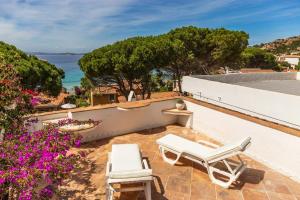 Two-Bedroom Apartment with Balcony and Sea View
