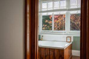 Magnolia Room, Franklin Lodge Huon Valley