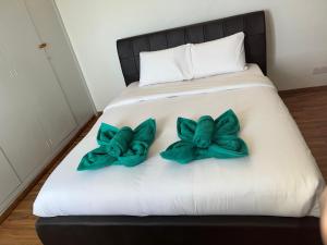 Qawra 3 Bed Seaview with Common Pool