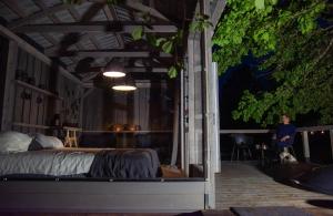 CLOUDS AND CLAY Ligatne