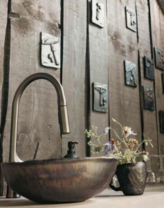 CLOUDS AND CLAY Ligatne