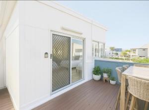 Self contained guest house Gold Coast - sleeps max 4
