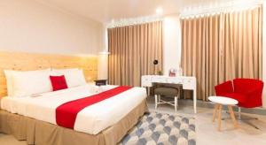 Greenbelt Makati - Vaccinated Staff