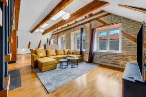 Stylish Old Town Apartment With Sauna