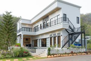 Tierra en Sierra เทียร์ร่า เอน เซียร์ร่า