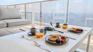 SUNSET CLIFFS horizon apartment