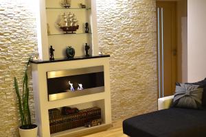 Central Apartment with Fireplace & Cathedral View