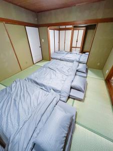 10-minute drive from Kumamoto Station, parking for 6 cars, large house that can accommodate up to 15 people