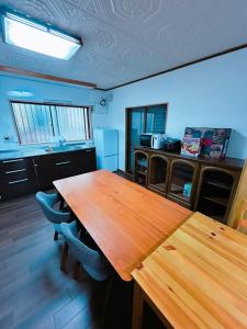 10-minute drive from Kumamoto Station, parking for 6 cars, large house that can accommodate up to 15 people