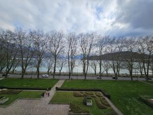 Annecy centre , Vue lac, ascenseur 4 pers