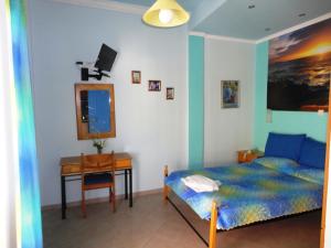 Apergis Rooms Syros Greece