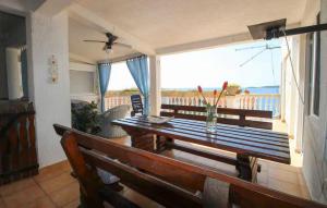 Four Bedroom Cozy Apartment In Milna